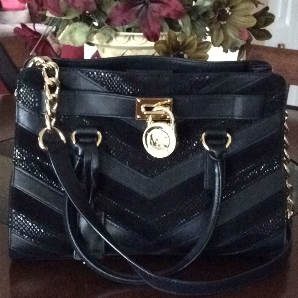 AUTHENTIC GORGEOUS MICHAEL KORS BAG👜
